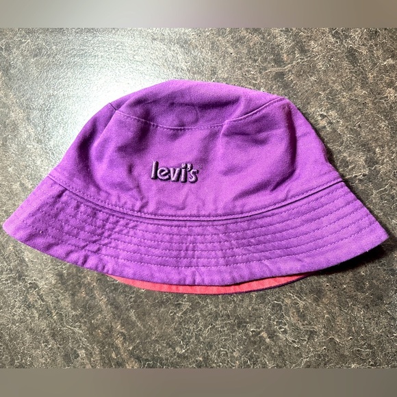 Levi’s Cloche Bucket Hat Purple Maroon Red Size Medium - Picture 4 of 9
